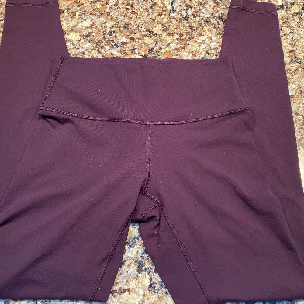 LuLulemon Plum Size 6 Wunder Under with pillling